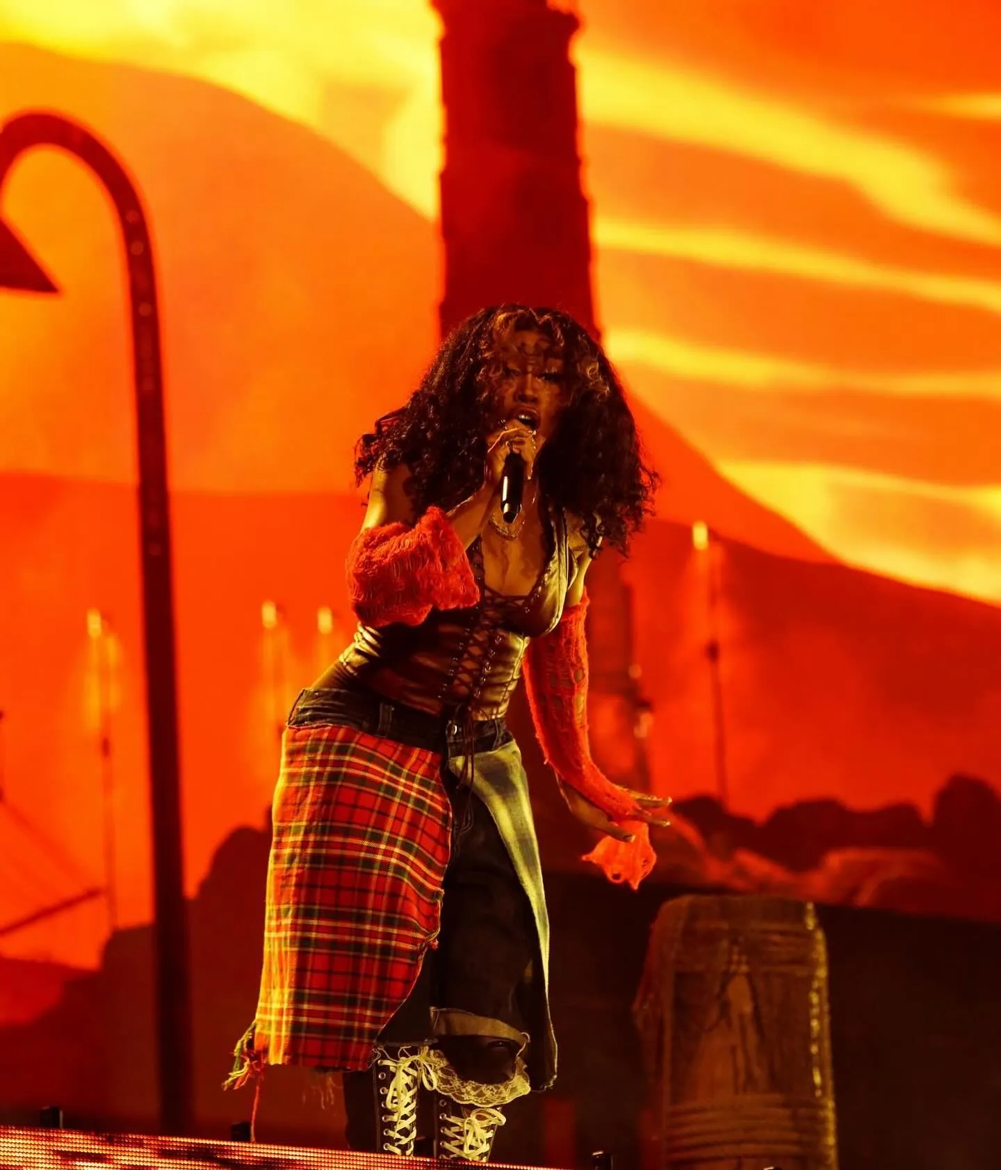 SZA - SOS Tour and Camp Flog Gnaw